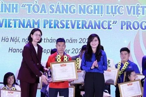 Hai lần khởi nghiệp trên đôi chân khuyết tật