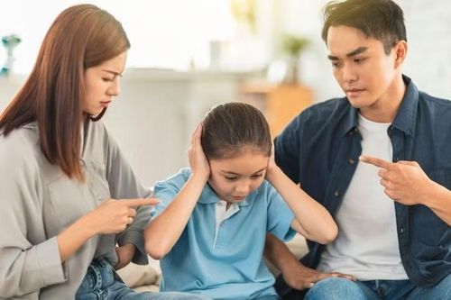Từ nhóm 'con ghét bố mẹ' tăng trăm nghìn thành viên: Người trẻ thực sự mong muốn điều gì?