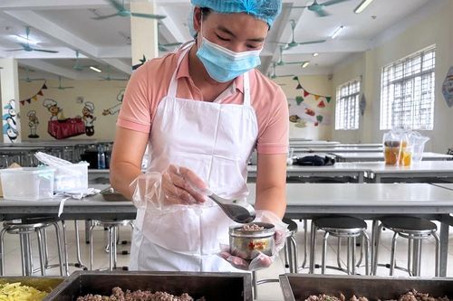 Bộ GD-ĐT siết quy định mới sau nhiều lùm xùm suất ăn bán trú
