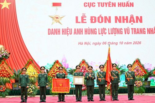 Cục Tuyên huấn đón nhận danh hiệu Anh hùng