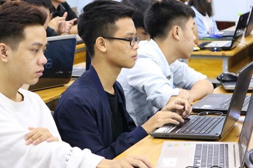 Đại học đua đầu tư AI, sinh viên tự tin đi làm nhưng doanh nghiệp vẫn 'chưa ưng'
