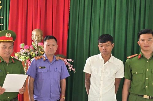 Thấy vợ uống bia, nhảy múa ở tiệc liên hoan, chồng tưới xăng đốt nhà