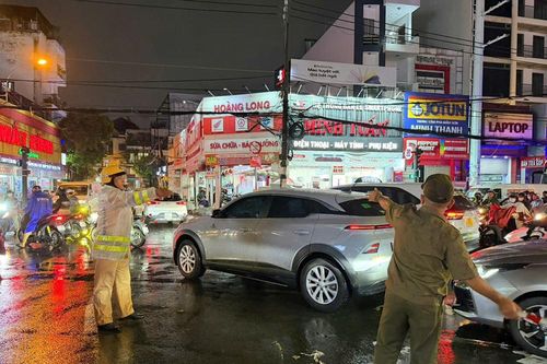 CSGT lưu ý 122 điểm nguy cơ ngập do mưa lớn, triều cường ở TPHCM