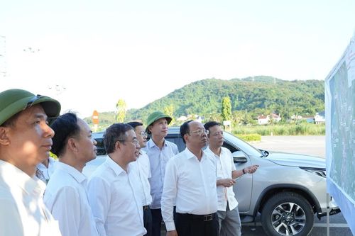 Phó Chủ tịch Thường trực UBND tỉnh Bùi Thanh An kiểm tra thực địa các dự án giao thông tại Khu kinh tế Đông Nam