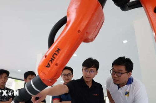 Đại học tăng tốc đầu tư AI, doanh nghiệp vẫn thiếu nhân lực đáp ứng yêu cầu