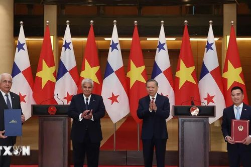 Tổng Bí thư, Chủ tịch nước Tô Lâm và Tổng thống Panama chứng kiến Lễ trao các văn kiện hợp tác
