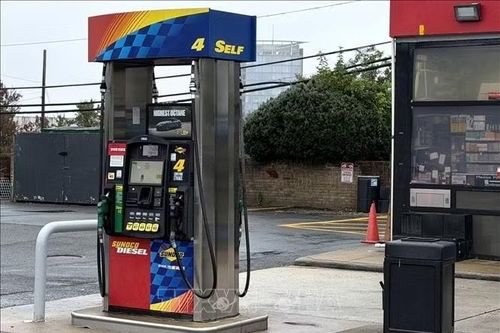 Tổng thống Trump ký sắc lệnh nhằm hạ giá dầu diesel