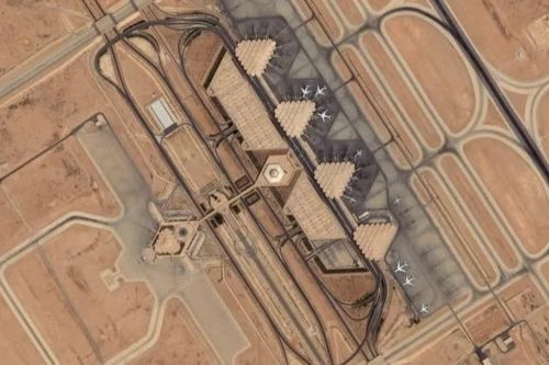 Houthi tập kích loạt mục tiêu ở Saudi Arabia, đánh trúng sân bay Riyadh