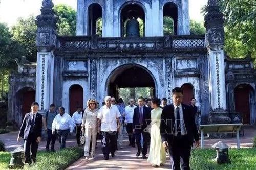 Tổng thống Panama và Phu nhân thăm Văn Miếu - Quốc Tử Giám