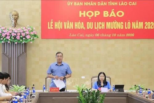 Mường Lò mở hội: 2.026 người dân tộc Thái biểu diễn màn Đại Xòe