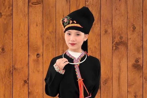 Cô gái Dao Đỏ tốt nghiệp xuất sắc, khát vọng trở về quê gieo chữ
