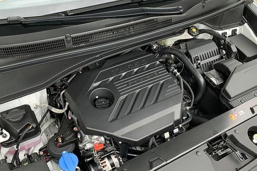 Giá xe Hyundai Custin lăn bánh mới nhất tháng 10/2026