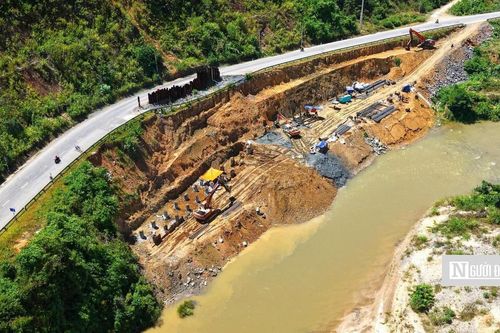 Ngổn ngang xử lý sạt lở trên đèo Khánh Lê nối Nha Trang - Đà Lạt