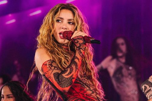 Shakira viết tiếp lịch sử với Las Mujeres Ya No Lloran World Tour