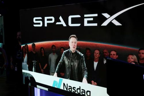 Elon Musk tuyên bố đổi tên SpaceXAI