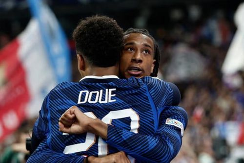 Pháp 4-1 Bỉ: Zidane vẫn bất bại, Bỉ sụp đổ trong 13 phút cuối trận