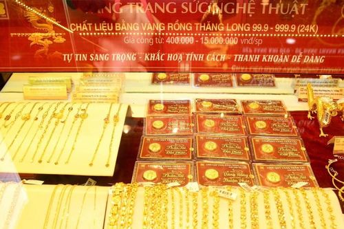 Giá vàng trong nước ngược chiều với vàng thế giới