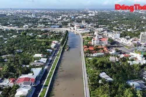 Nhịp sống đô thị ven dòng sông Bảo Định