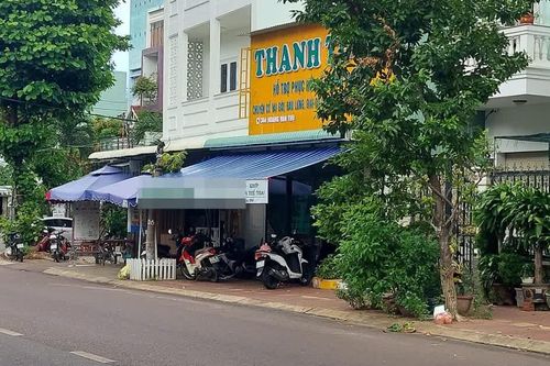 Xác minh làm rõ clip cô gái bị hành hung trên vỉa hè Quy Nhơn Nam