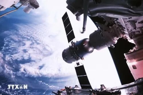 Giải Nobel Vật lý 2026 ghi nhận đột phá quan sát vũ trụ từ băng Nam Cực