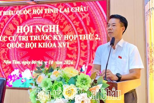 Đoàn đại biểu Quốc hội tỉnh tiếp xúc cử tri xã Nậm Tăm