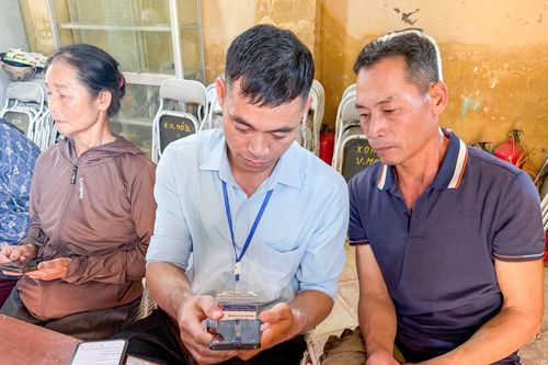 Không để người cao tuổi đứng ngoài dịch vụ công trực tuyến