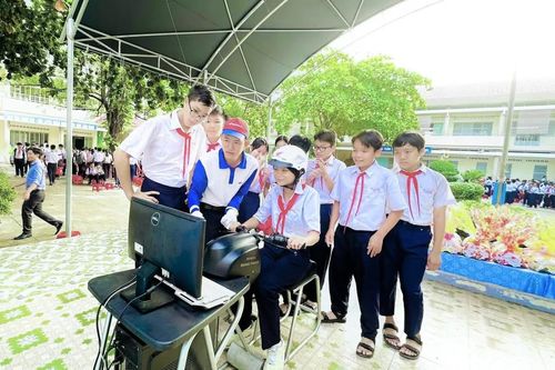 Hơn 1.400 học sinh Khánh Hòa được tập huấn kỹ năng lái xe an toàn