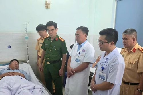 Đại úy cảnh sát giao thông bị thương khi chặn xe vi phạm trên quốc lộ 5 qua Hải Phòng