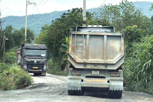 Phú Thọ: CSGT xử nghiêm xe cơi nới thành thùng, chở quá tải, gây mất an toàn giao thông
