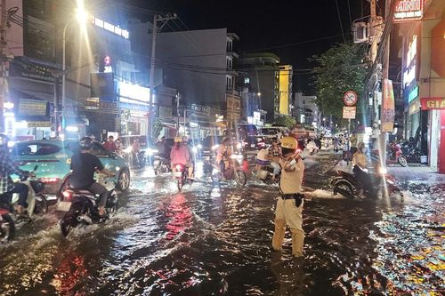 CSGT TP.HCM cảnh báo 122 điểm ngập khi mưa lớn, triều cường
