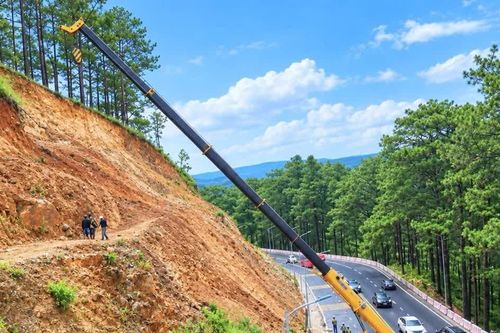 Giữ thông suốt những tuyến đèo huyết mạch trong mùa mưa bão ở Lâm Đồng