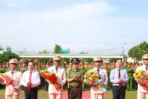 Vĩnh Long thành lập Trung đoàn Cảnh sát cơ động dự bị chiến đấu