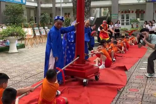 Học sinh Long Biên trải nghiệm di sản Hà Nội