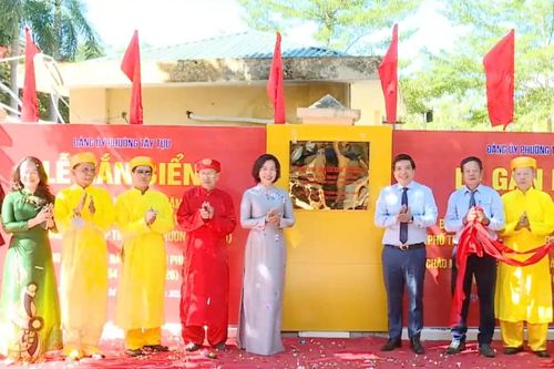 Phường Tây Tựu gắn biển "Dân vận khéo" - Điểm đưa, đón học sinh văn minh