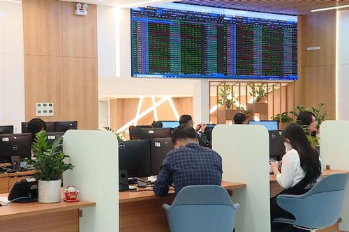 VN-Index phiên chiều tăng nhờ dòng tiền trở lại blue-chips