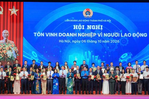 Biểu dương doanh nghiệp 'Vì người lao động' và công nhân tiêu biểu