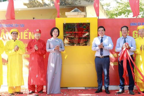 Công trình dân vận khéo - Điểm đưa đón học sinh văn minh ở Tây Tựu
