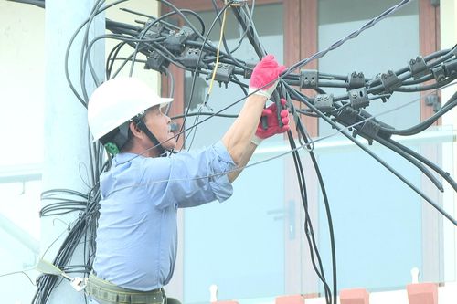 Xã Phúc Thịnh thanh thải, bó gọn đường dây viễn thông