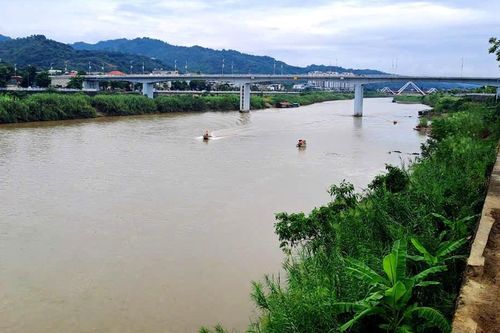 Tìm thấy thi thể kiểm lâm viên mất tích khi làm nhiệm vụ bị chìm thuyền trên sông Hồng