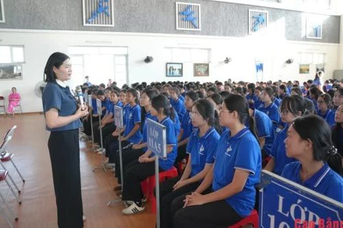 Tuyên truyền, giáo dục sức khỏe cho hơn 500 học sinh Trường Phổ thông dân tộc nội trú tỉnh