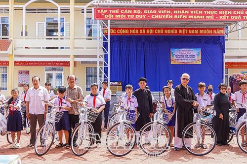 Tiếp sức học sinh U Minh đến trường