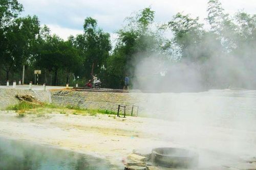 Giữa rừng Trường Sơn có mỏ nước nóng gần 80°C, mất 10 phút để chín trứng gà, chuyện gì đang xảy ra?