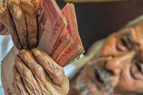 Về già có 5 thứ phải tự tay lo liệu, đừng đến lúc thiếu thốn lại trách con cháu vô tâm