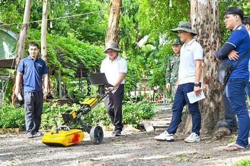 Đẩy mạnh ứng dụng công nghệ trong tìm kiếm, quy tập và xác định danh tính hài cốt Liệt sĩ::  Bài 1: 'Mắt thần radar' hỗ trợ dò tìm hài cốt Liệt sĩ