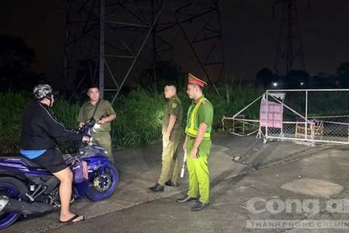 Công an TPHCM tập trung ứng phó thời tiết diễn biến phức tạp, mưa lũ, sẵn sàng hỗ trợ người dân