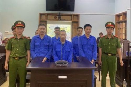 Hơn 33 năm tù cho nhóm đối tượng vận chuyển trái phép 355kg pháo hoa nổ