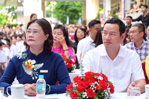 Nữ hiệu trưởng và bài toán quản trị 'siêu trường' 5.600 học sinh