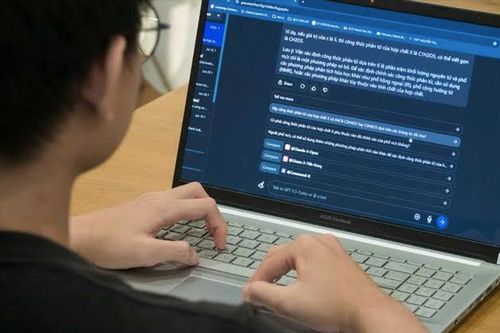 Đại học tăng đầu tư AI, sinh viên tự tin nhưng doanh nghiệp chưa đánh giá cao