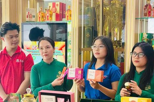 Tuổi trẻ phường Kim Liên đưa chuyển đổi số đến gần người dân