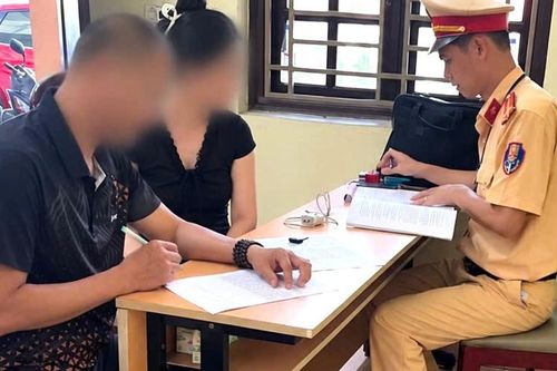 Vượt đèn đỏ tại nút giao, tài xế ô tô có thể bị phạt nặng